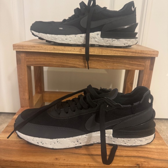 Nike Mens sneakers size 9 - Picture 2 of 4